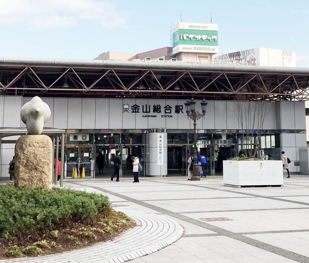 名古屋金山総合駅南口の風景。ただたんパーソナルジム金山へのアクセスのしやすさをアピール。